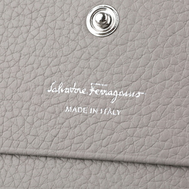Ferragamo(フェラガモ)の新品 フェラガモ FERRAGAMO 2つ折り財布 コンパクトウォレット グレー レディースのファッション小物(財布)の商品写真