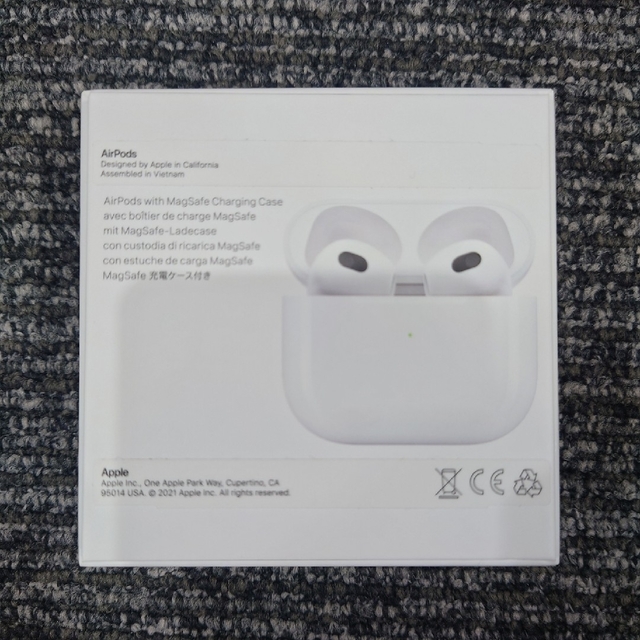 Apple(アップル)のApple AirPods 第3世代 MME73J/A アップル エアポッズ スマホ/家電/カメラのオーディオ機器(ヘッドフォン/イヤフォン)の商品写真