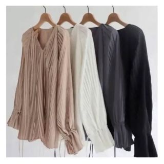 トゥデイフル(TODAYFUL)のlouren all pleats volume blouse タグ付き難あり(シャツ/ブラウス(長袖/七分))