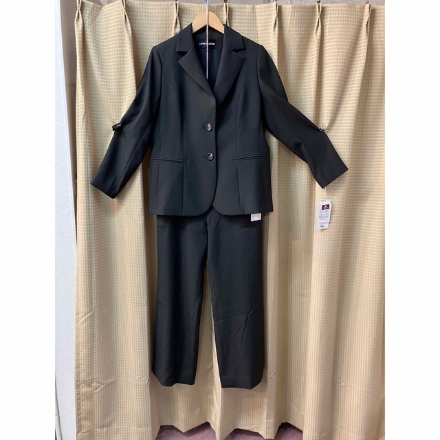 LAPINE BLANCHE(ラピーヌブランシュ)のパンツスーツ LAPINE BLANCHE レディースのフォーマル/ドレス(スーツ)の商品写真