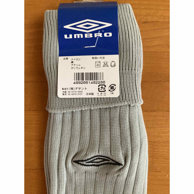 UMBRO(アンブロ)のぷたこぷた様　アンブロ　新品サッカーストッキング　19-21cm グレー スポーツ/アウトドアのサッカー/フットサル(ウェア)の商品写真