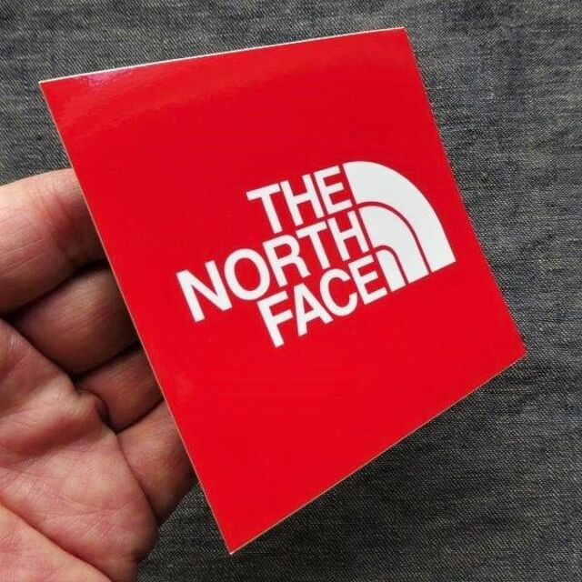 THE NORTH FACE(ザノースフェイス)の2枚セット ノースフェイス ステッカー RED サイズ 9.5×9.5cm メンズのファッション小物(その他)の商品写真