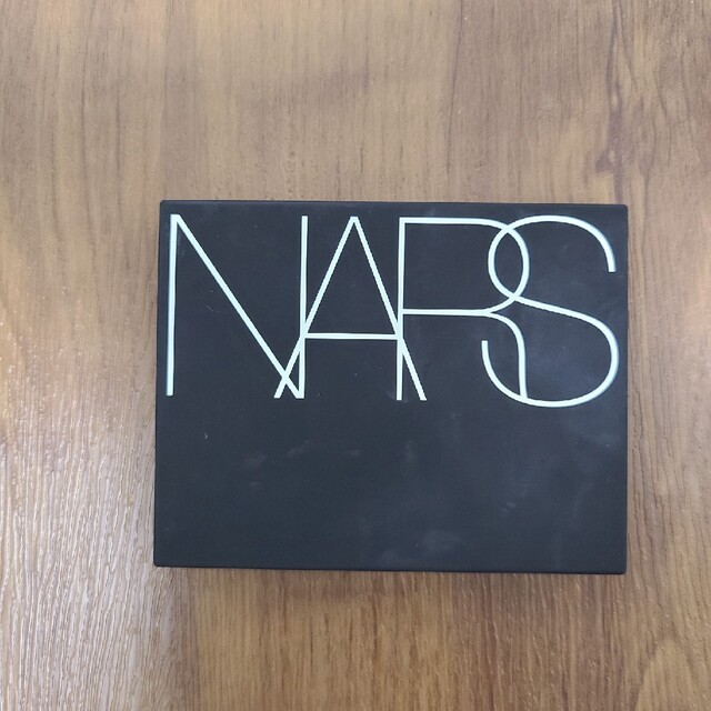 NARS(ナーズ)の早いもの勝ち🌟ライトリフレクティングセッティングパウダープレストN コスメ/美容のベースメイク/化粧品(フェイスパウダー)の商品写真