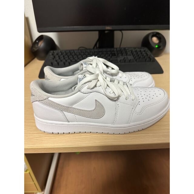 NIKE(ナイキ)のエア　ジョーダン1 LOW OG ニュートラルグレー　　NIKE ナイキ メンズの靴/シューズ(スニーカー)の商品写真