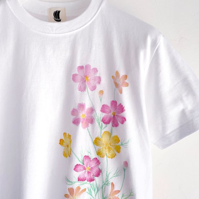 メンズ コスモス柄Tシャツ XLサイズ ホワイト 手描き ハンドメイド メンズのトップス(Tシャツ/カットソー(半袖/袖なし))の商品写真