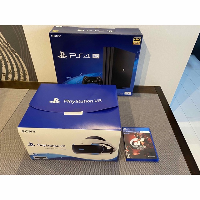 PS4 PRO 本体 、PlayStation VR カメラ同梱版　PSVR
