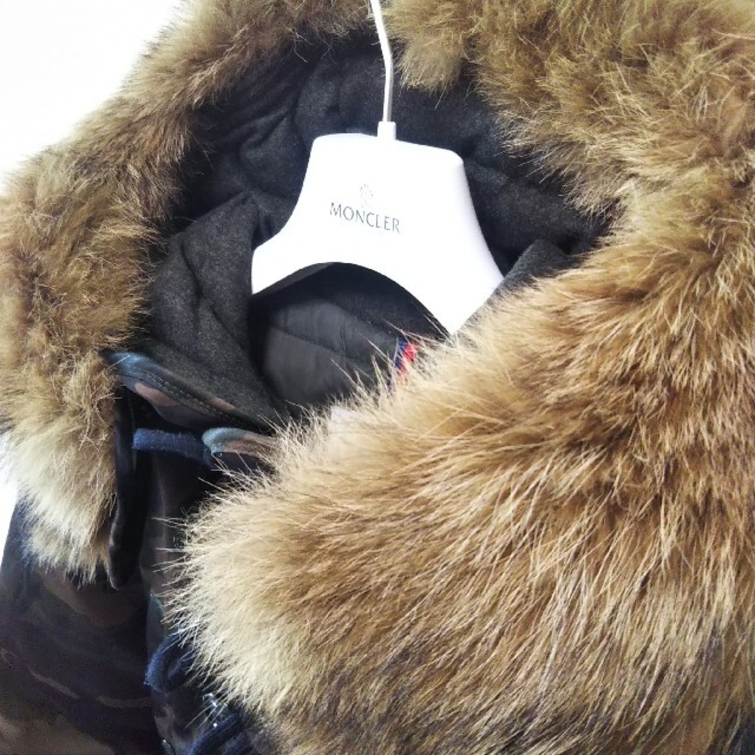 MONCLER(モンクレール)のモンクレール ロニエ ダウン ファー メンズ 迷彩 MONCLER Ronier メンズのジャケット/アウター(ダウンジャケット)の商品写真