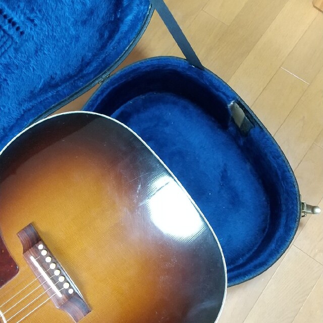 Gibson J-45 8