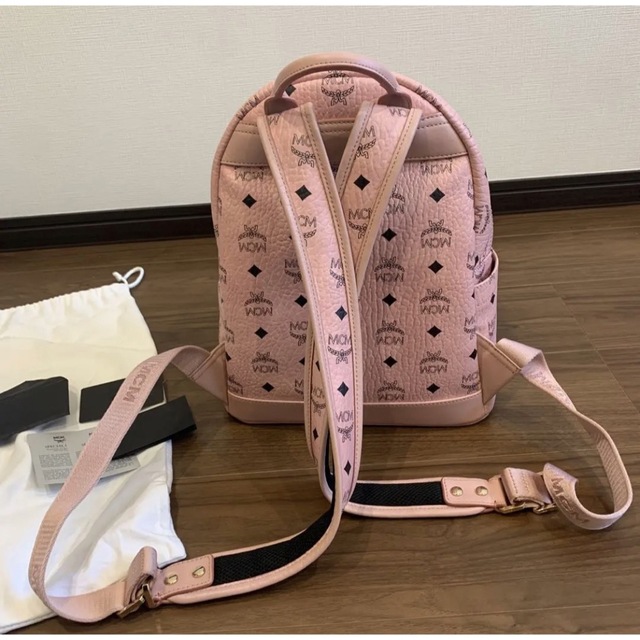 MCM(エムシーエム)のmcm リュック　バックパック　廃盤　ピンク　派手　韓国　BTS 個性的 レディースのバッグ(リュック/バックパック)の商品写真