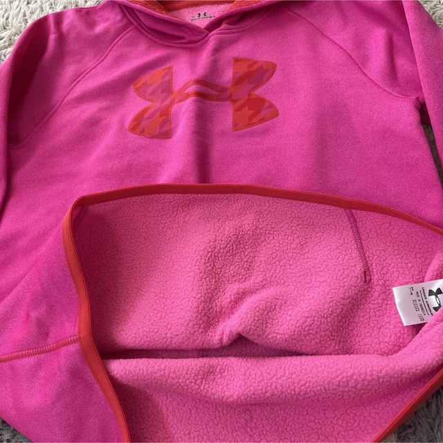 UNDER ARMOUR(アンダーアーマー)のアンダーアーマー パーカー UNDER ARMOR 新品未使用 YXL S M キッズ/ベビー/マタニティのキッズ服女の子用(90cm~)(ジャケット/上着)の商品写真