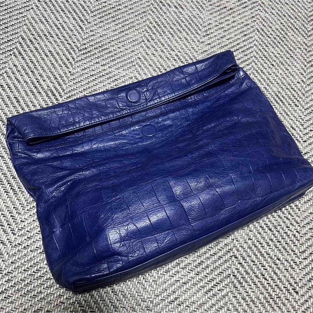 Planet Blue(プラネットブルー)のクラッチバック　ブルー　プラネットブルー　ワニ柄　マグネット レディースのバッグ(クラッチバッグ)の商品写真