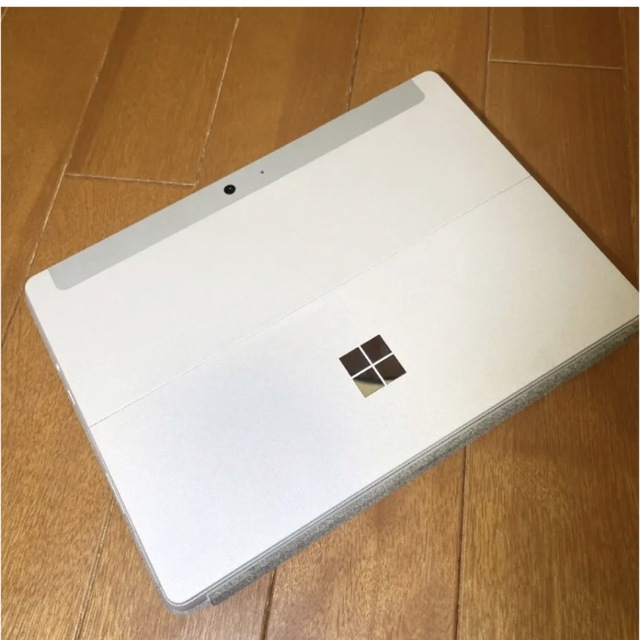 Microsoft(マイクロソフト)のMicrosoft Surface Go　シルバー スマホ/家電/カメラのPC/タブレット(ノートPC)の商品写真