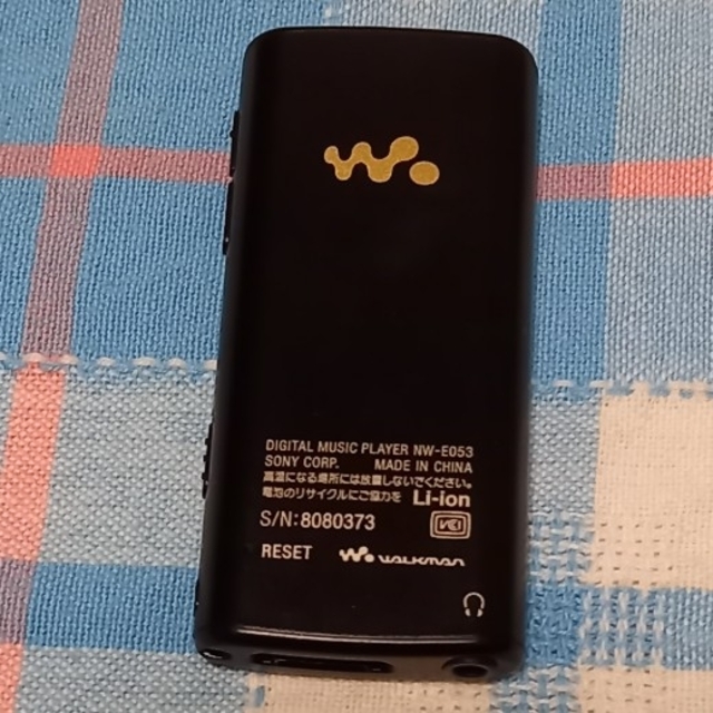 WALKMAN(ウォークマン)のソニー　ウォークマンEシリーズNW-E053K(B) スマホ/家電/カメラのオーディオ機器(ポータブルプレーヤー)の商品写真