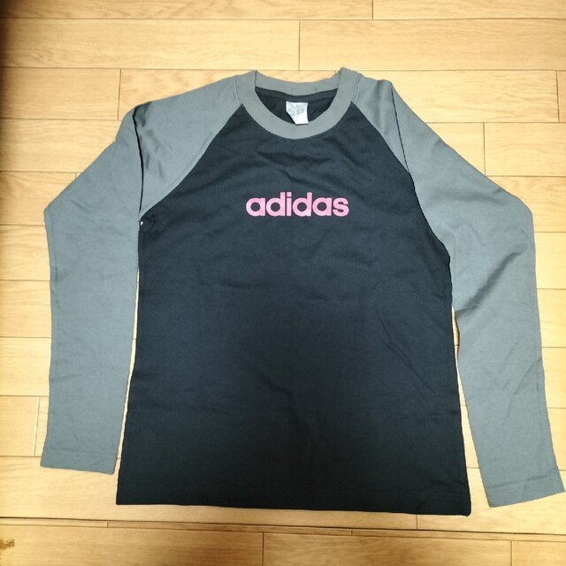 adidas(アディダス)のアディダス　Tシャツ　長袖 レディースのトップス(Tシャツ(長袖/七分))の商品写真