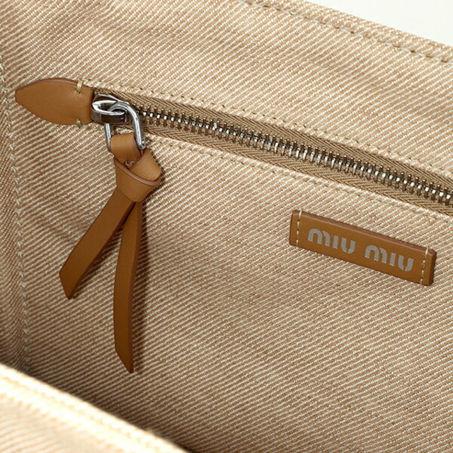 miumiu(ミュウミュウ)の新品 ミュウミュウ MIU MIU ハンドバッグ デニム ロゴ ライトブラウン レディースのバッグ(ハンドバッグ)の商品写真