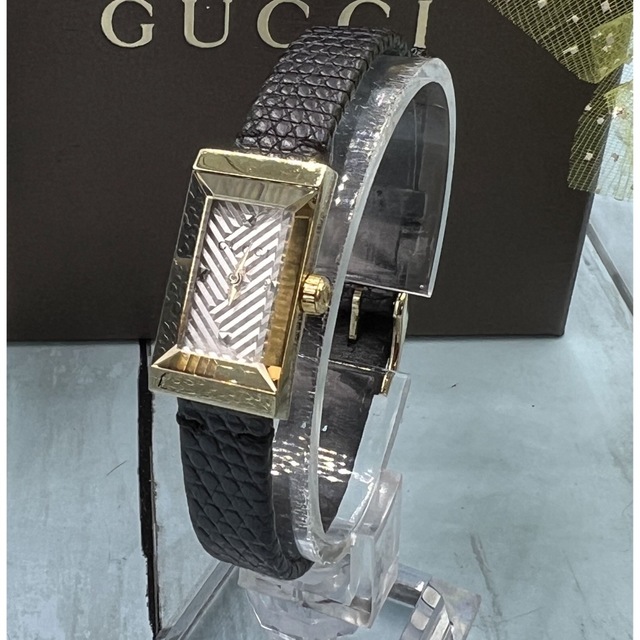 Gucci(グッチ)のGucci YA147507 ゴールド リザードレザーGフレーム カットガラス  レディースのファッション小物(腕時計)の商品写真