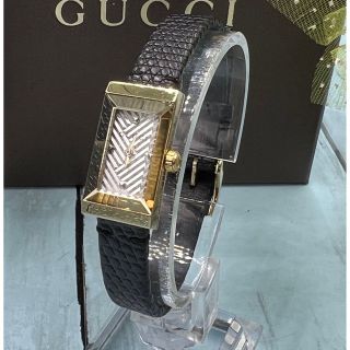 グッチ(Gucci)のGucci YA147507 ゴールド リザードレザーGフレーム カットガラス (腕時計)