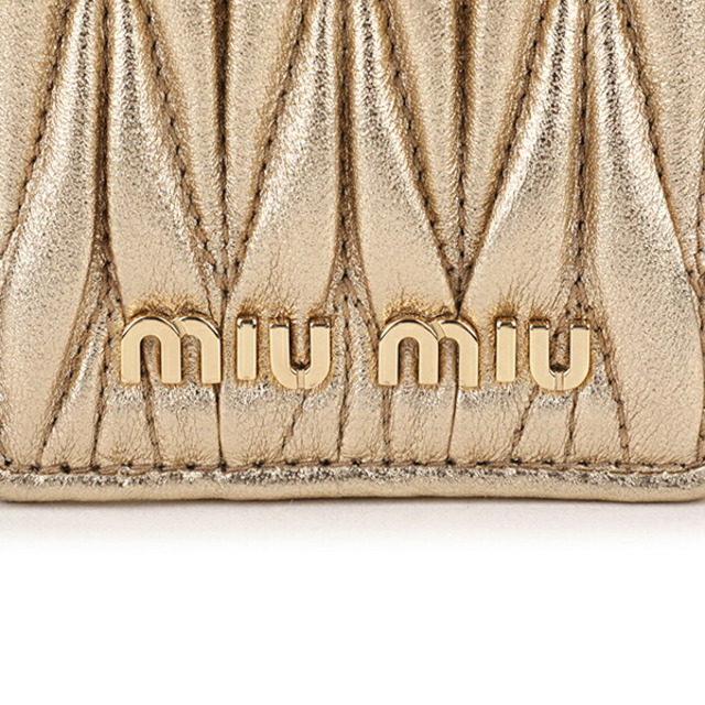 miumiu(ミュウミュウ)の新品 ミュウミュウ MIU MIU パスケース(定期入れ) マテラッセ ゴールド 金 レディースのファッション小物(パスケース/IDカードホルダー)の商品写真