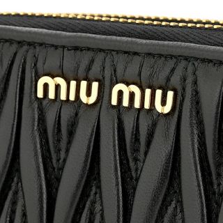 Miu Miu（ミュウ・ミュウ） 2019SS マトラッセ カードケース