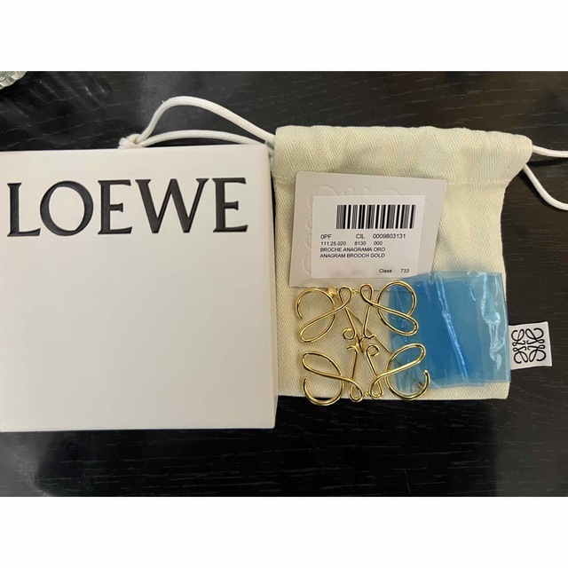 LOEWE ロエベ ANAGRAM ブローチ 1