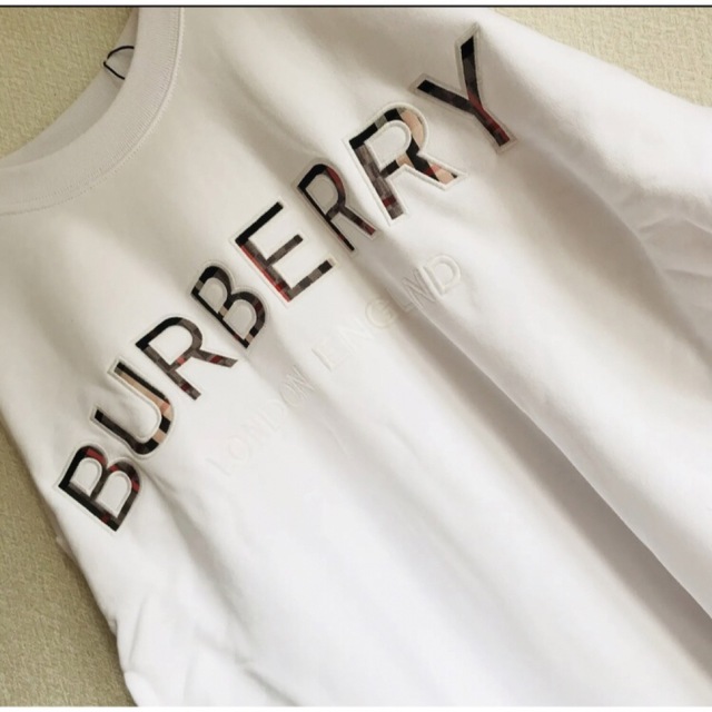 BURBERRY(バーバリー)のタグ付き未使用⭐︎BURBERRYチェックロゴ⭐︎スウェットトップス大人可14Y キッズ/ベビー/マタニティのキッズ服女の子用(90cm~)(ジャケット/上着)の商品写真