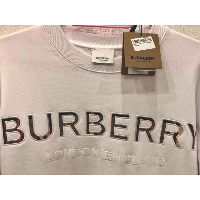 BURBERRY(バーバリー)のタグ付き未使用⭐︎BURBERRYチェックロゴ⭐︎スウェットトップス大人可14Y キッズ/ベビー/マタニティのキッズ服女の子用(90cm~)(ジャケット/上着)の商品写真