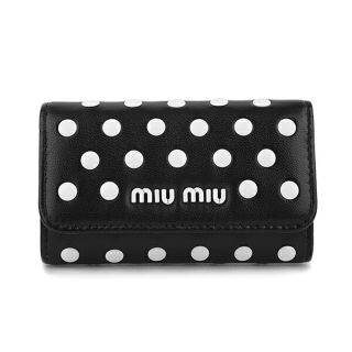 ミュウミュウ(miumiu)の新品 ミュウミュウ MIU MIU キーケース ドットスタッズ ブラック 黒 ホワイト 白(キーケース)