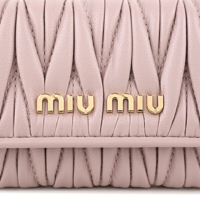 miumiu(ミュウミュウ)の新品 ミュウミュウ MIU MIU キーケース マテラッセ ライトピンク レディースのファッション小物(キーケース)の商品写真