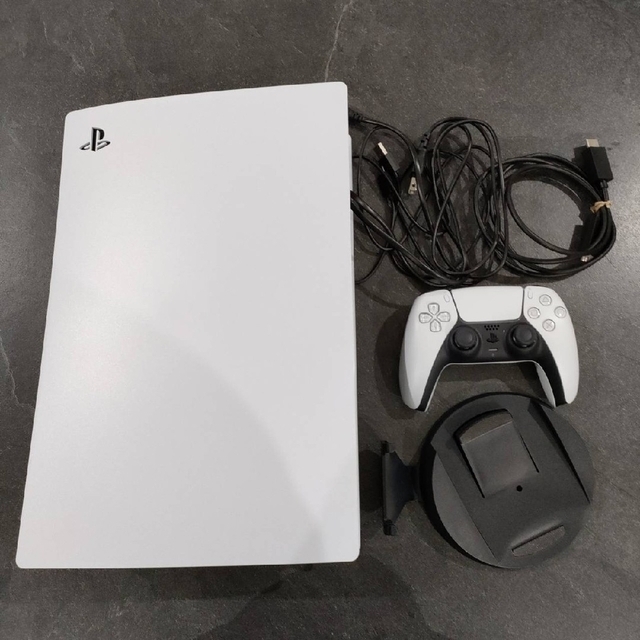 PlayStation(プレイステーション)のSONY PS5 プレステ5 本体 CFI-1100A エンタメ/ホビーのゲームソフト/ゲーム機本体(家庭用ゲーム機本体)の商品写真