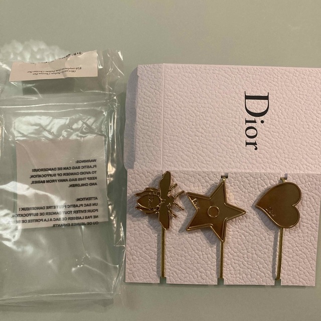 Dior(ディオール)のDior ディオール　ヘアチャーム　ヘアゴム　3本セット　未使用 レディースのヘアアクセサリー(ヘアゴム/シュシュ)の商品写真