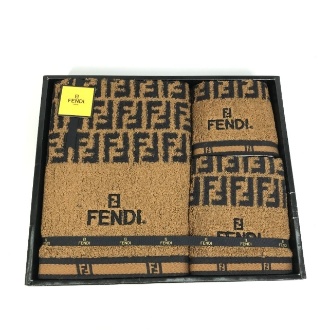 FENDI(フェンディ)のフェンディ FENDI タオルセット ロゴ ズッカFF 小物 タオル コットン ブラウン 未使用 インテリア/住まい/日用品の日用品/生活雑貨/旅行(タオル/バス用品)の商品写真