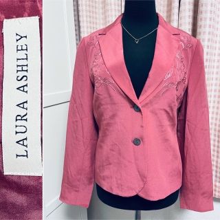 ローラアシュレイ(LAURA ASHLEY)のほぼ新品　ローラアシュレイ　シルク　ジャケット　シルク100% 刺繍デザイン(テーラードジャケット)