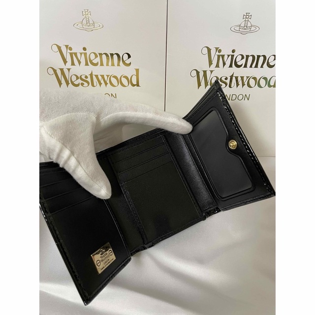 Vivienne Westwood(ヴィヴィアンウエストウッド)のヴィヴィアンウエストウッド　三つ折り財布　エナメルブラック　ミニウォレット メンズのファッション小物(折り財布)の商品写真