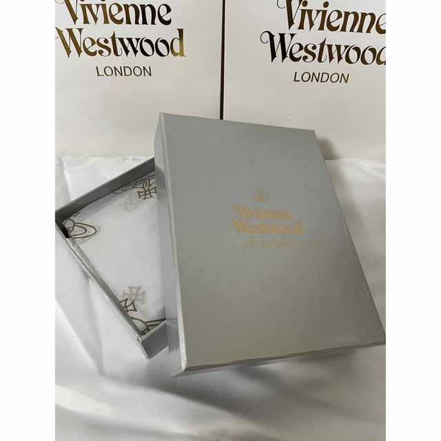 Vivienne Westwood(ヴィヴィアンウエストウッド)のヴィヴィアンウエストウッド　三つ折り財布　エナメルブラック　ミニウォレット メンズのファッション小物(折り財布)の商品写真