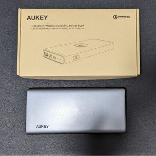 【値下げ】Qi対応 モバイルバッテリー PB-Y32　10000mAh(バッテリー/充電器)