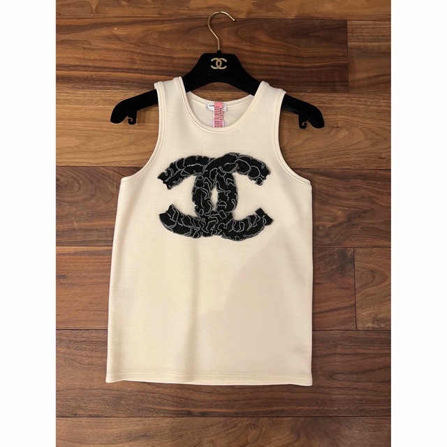 CHANEL(シャネル)の【ねるちゃん様専用】♡極美品♡CHANEL ロゴトップス レディースのトップス(タンクトップ)の商品写真