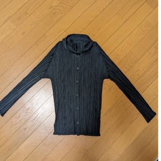 プリーツプリーズイッセイミヤケ(PLEATS PLEASE ISSEY MIYAKE)の黒トップス(シャツ/ブラウス(長袖/七分))