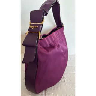 サルヴァトーレフェラガモ(Salvatore Ferragamo)のフェラガモ  リボン　バッグ　パープル　レザー(ハンドバッグ)