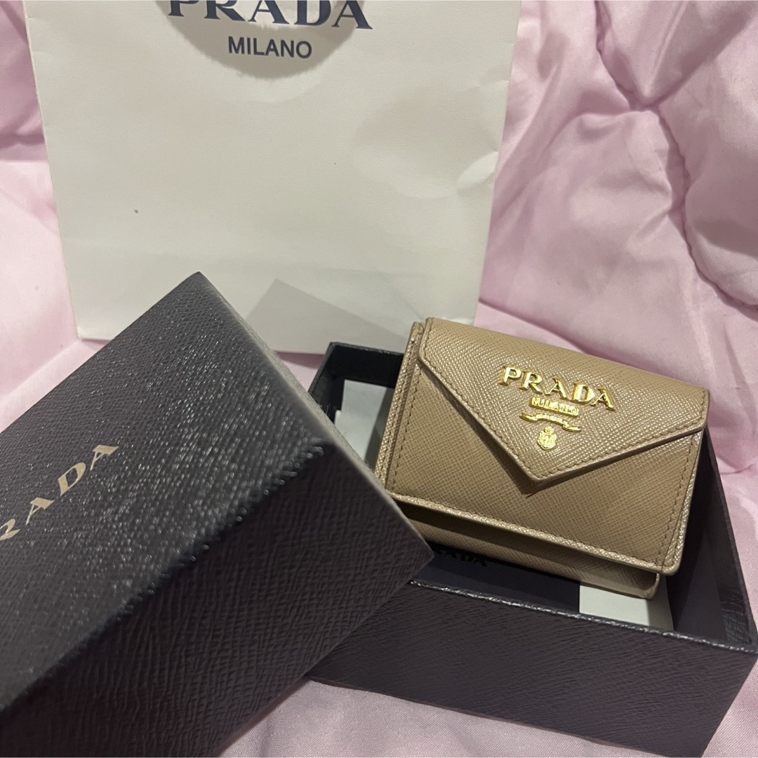 PRADA 三つ折り財布　ベージュ