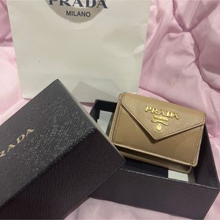 プラダ(PRADA)のPRADA 三つ折り財布　ベージュ(財布)