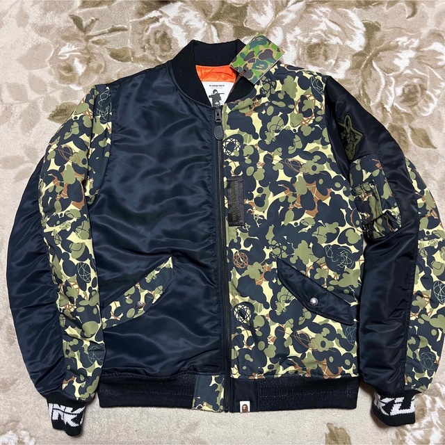 A BATHING APE(アベイシングエイプ)のAPE  BAPE  KAWS UNKLE MA-1 FUTURA ジャケット メンズのジャケット/アウター(ミリタリージャケット)の商品写真