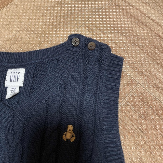 babyGAP(ベビーギャップ)のgap ベスト キッズ/ベビー/マタニティのベビー服(~85cm)(シャツ/カットソー)の商品写真