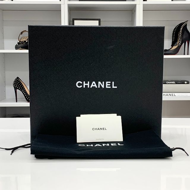 CHANEL(シャネル)の5504 未使用 シャネル レザー パール チェーン ショートブーツ ブラック レディースの靴/シューズ(ブーツ)の商品写真