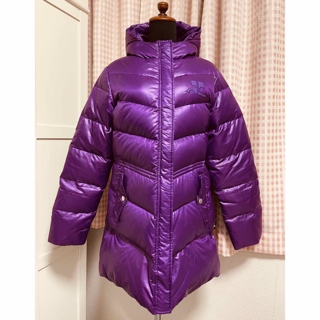 Courreges(クレージュ)の美品　状態考慮　クレージュ　ダウンコート　紫　クレージュロゴ レディースのジャケット/アウター(ダウンコート)の商品写真