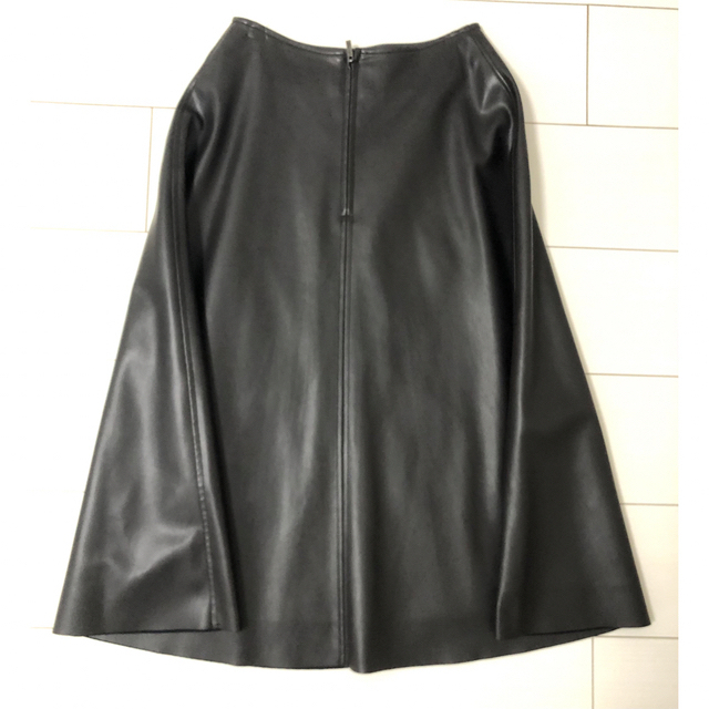 M-premier(エムプルミエ)のエムプルミエ フェイク レザー スカート ブラウン 5号 サイズ レディースのスカート(ひざ丈スカート)の商品写真