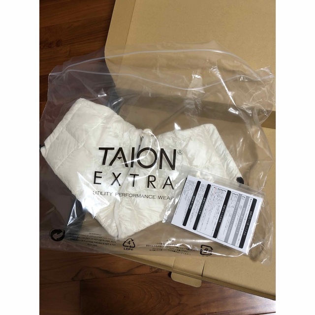 TAION(タイオン)のながちゃん様専用　新品　翁　安芸 taion extra 裾ファー付き ダウン レディースのジャケット/アウター(ダウンジャケット)の商品写真