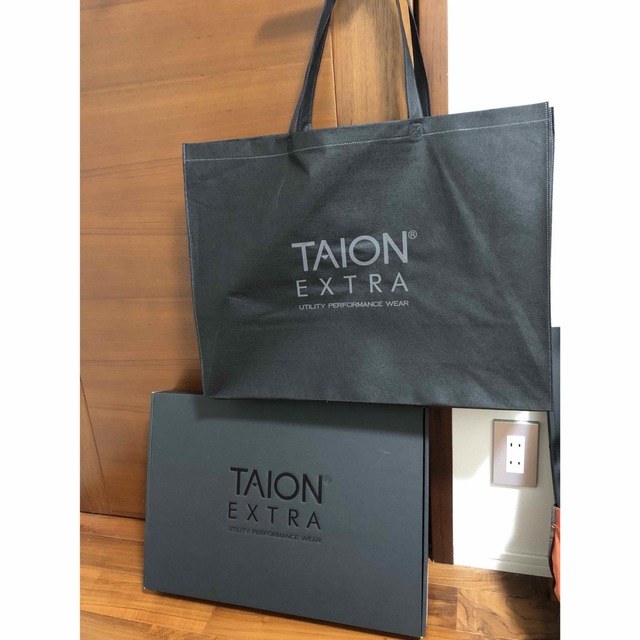 TAION(タイオン)のながちゃん様専用　新品　翁　安芸 taion extra 裾ファー付き ダウン レディースのジャケット/アウター(ダウンジャケット)の商品写真