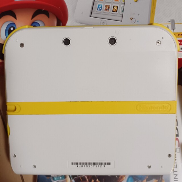 ニンテンドー2DS(ニンテンドー2DS)のニンテンドー2DS スーパーマリオパック（ホワイト×イエロー）/3DS/FTRS エンタメ/ホビーのゲームソフト/ゲーム機本体(携帯用ゲーム機本体)の商品写真