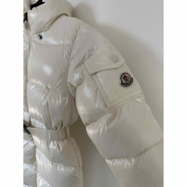 MONCLER(モンクレール)のモンクレール　キッズ　ダウン　ロンパース　白　ほぼ新品　子供用 キッズ/ベビー/マタニティのキッズ服男の子用(90cm~)(ジャケット/上着)の商品写真