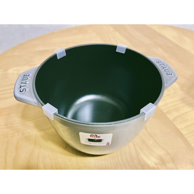 STAUB(ストウブ)のストウブ ラ・ココット de GOHAN M グレー インテリア/住まい/日用品のキッチン/食器(鍋/フライパン)の商品写真